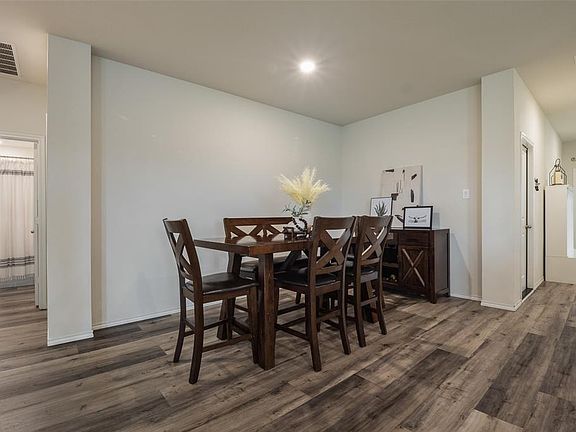 3rd image of 2352 Stefani St