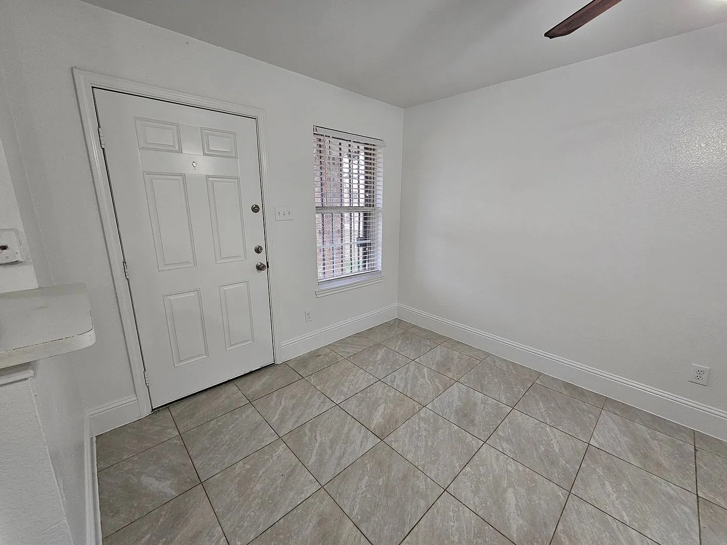 3-2 bath Situated in proximity to Downtown Dallas — Photo 3