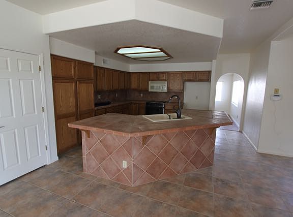5th image of 546 W Casa Grande Lakes Blvd N
