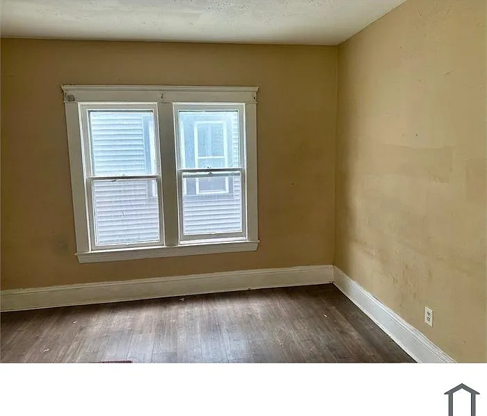 3 bed, 1000 sqft, $1,100 — Photo 2