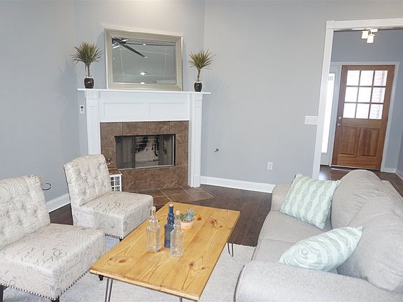 2nd image of 130 Beechwood Cir