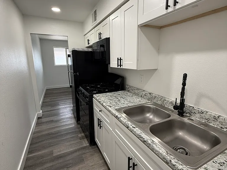 1709 W Linden St #4 — Photo 9