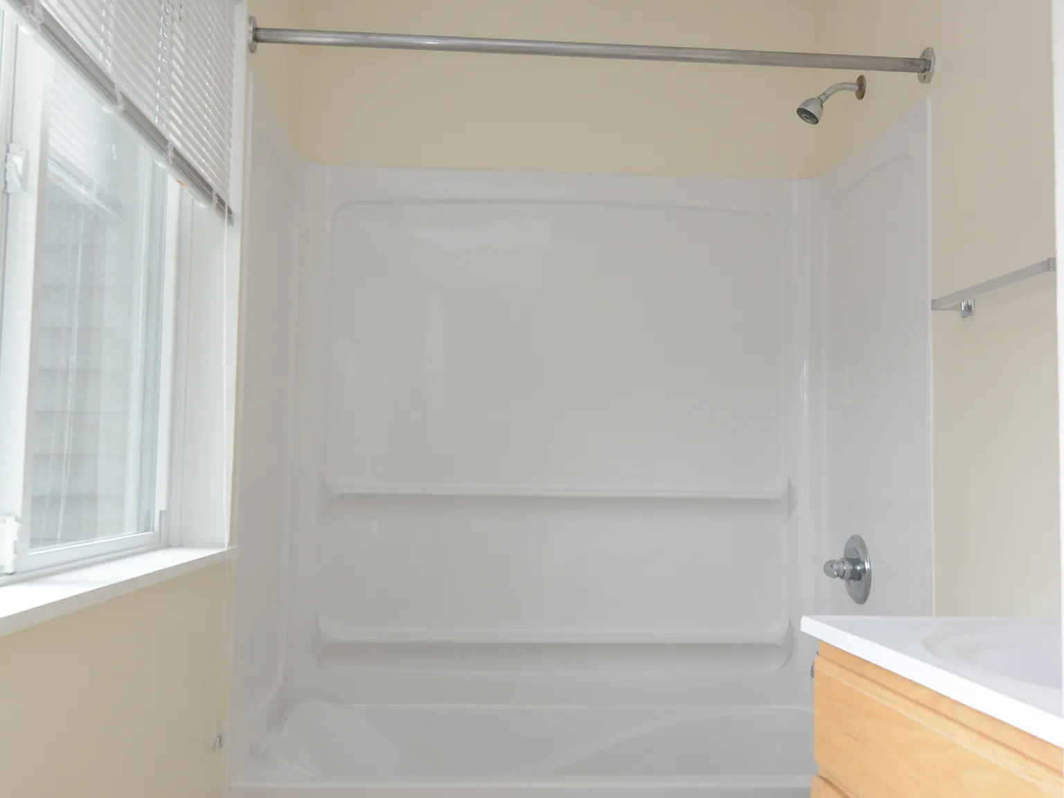 Lake City Apartments — Photo 4