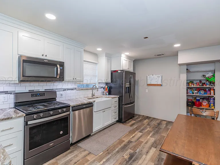 216 W 5th St — Photo 9