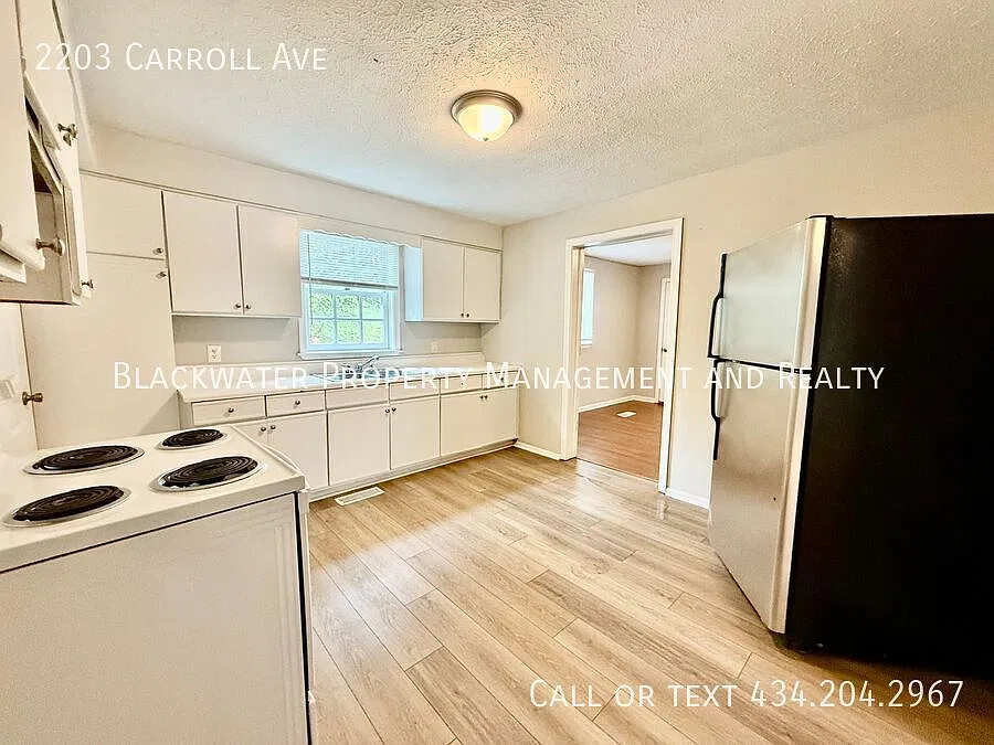 3 Bedroom Home Near City Stadium! — Photo 4