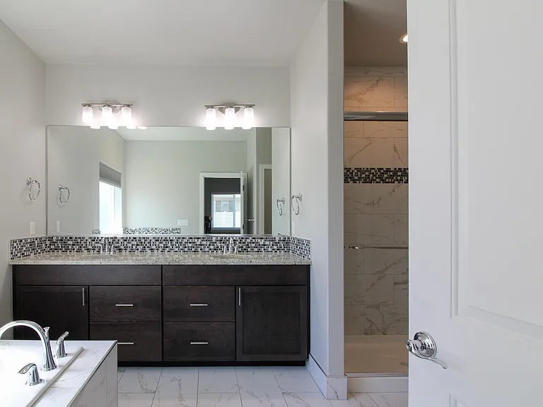 2452 Brodie Ln — Photo 20