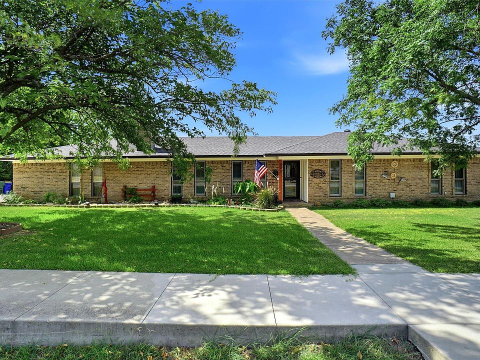 1st image of 902 Meadowcreek St