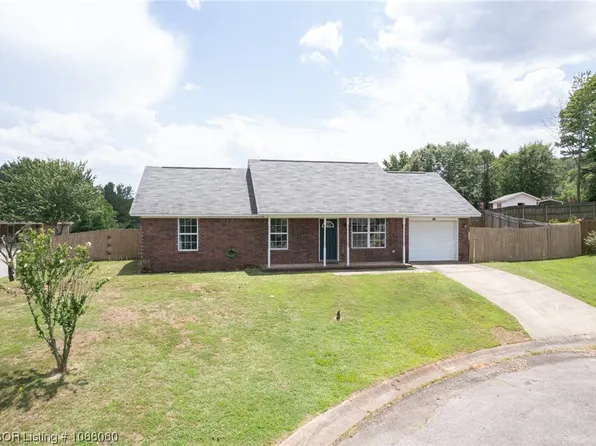 405 N 36th St, Ozark, AR 72949