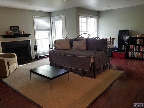 4th image of 32 Fox Run Dr #16