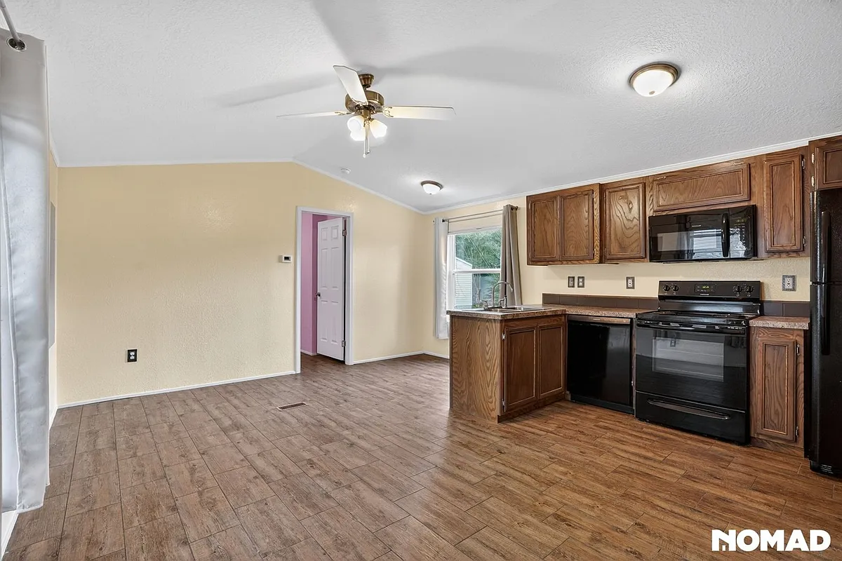 Building Photo - 4206 Pine Ln
