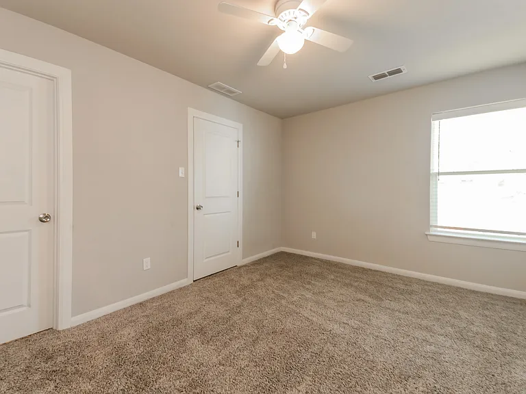 916 N Throckmorton St — Photo 13