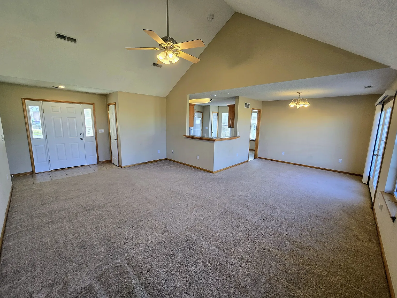 3 bed, 1348 sqft, $1,750 — Photo 4