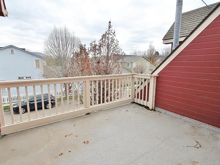 385 W Hale St — Photo 25