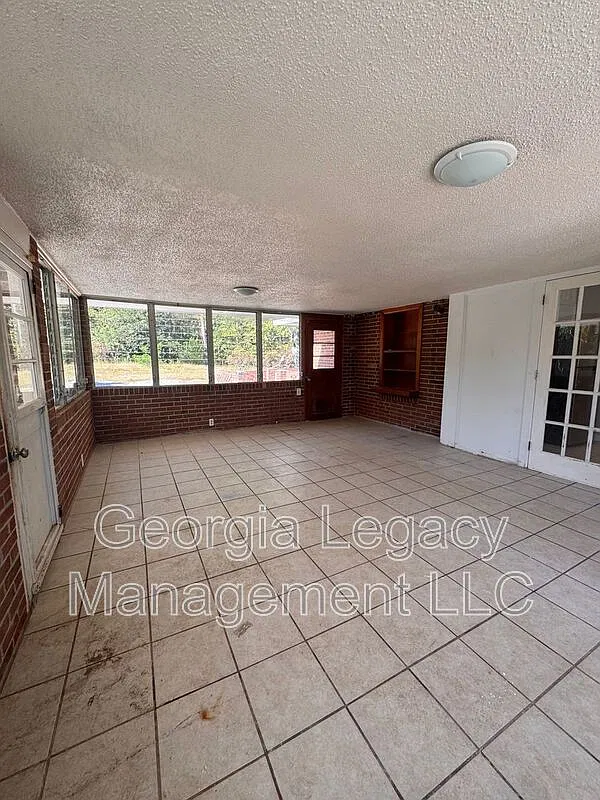 3 bed, 2.0 bath, 1531 sqft, $1,800 — Photo 2
