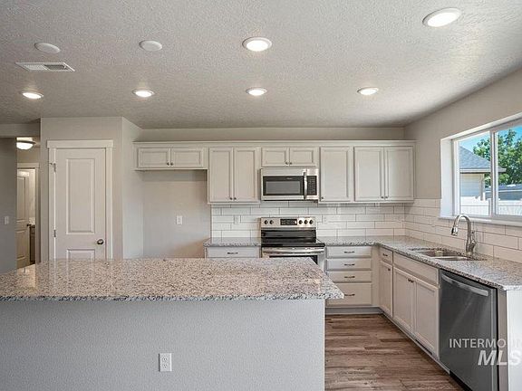3rd image of 7663 E Stark Dr