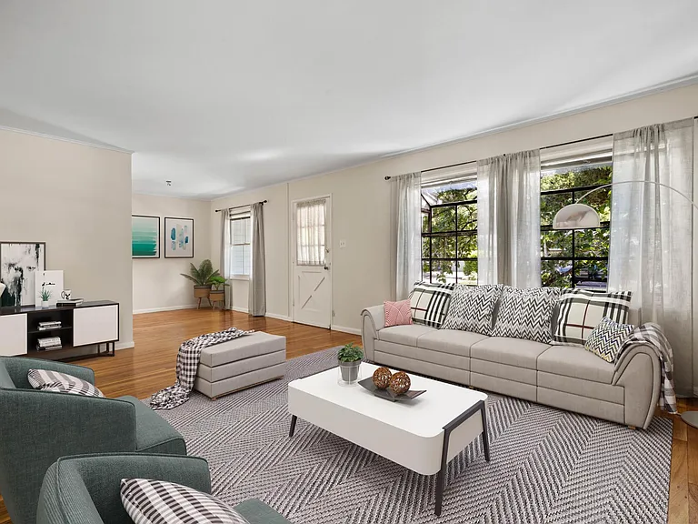 415 Bay Rd — Photo 4