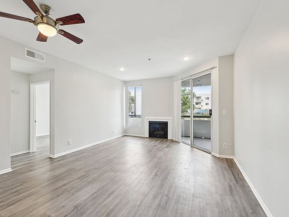 5th image of 845 S Kingsley Dr #101