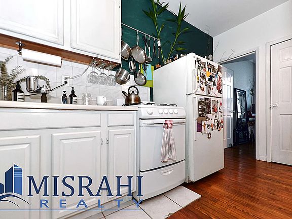 4th image of 138 Orchard St