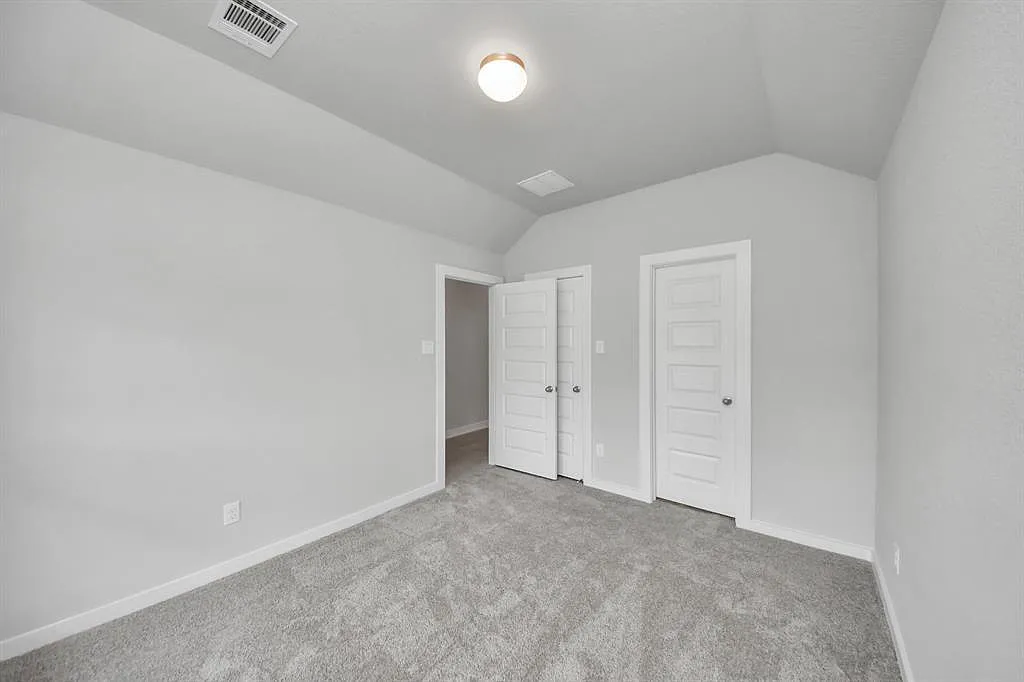 4 bed, 3.0 bath, 1869 sqft, $2,600 — Photo 3