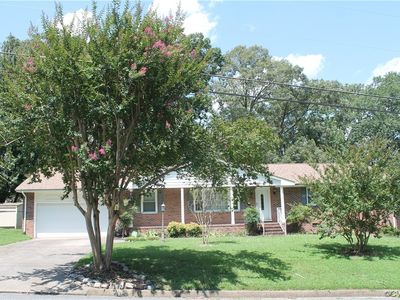 1112 Elmwood Dr, Colonial Heights, VA, 23834