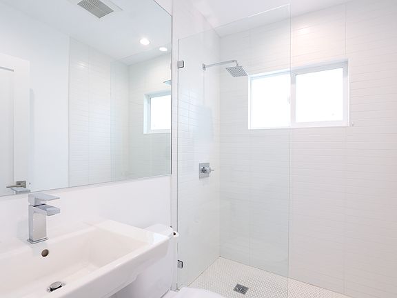 5th image of 5732 Aldama St #4
