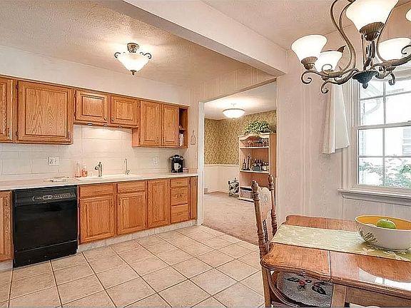 4th image of 8519 Forestview Ave