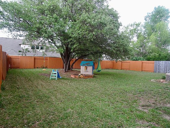 5th image of 413 Monahans Dr