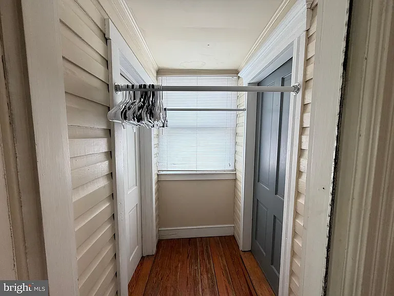 508 W Burke St — Photo 28