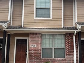 1000 Spring Loop, College Station, TX