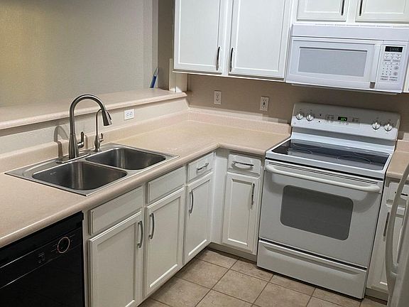 4th image of 3205 E Oraibi Dr