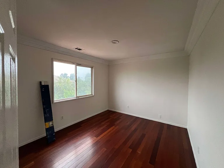 148 E Hazeltine St — Photo 18