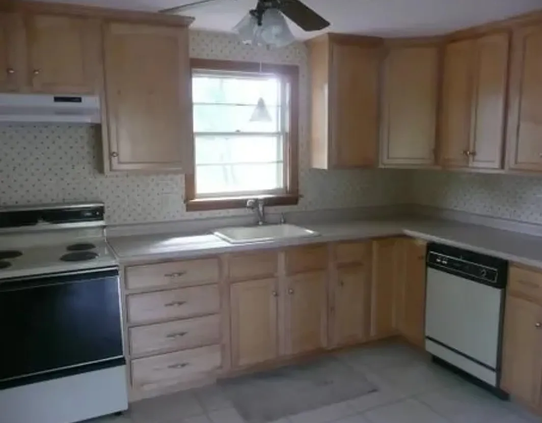 3 bed, 900 sqft, $2,000 — Photo 1