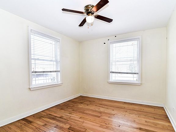 3rd image of 1640 N Prairie Ave
