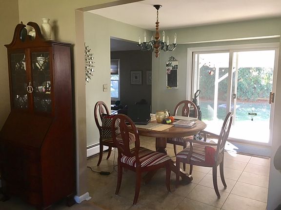 4th image of 25 Baltusrol Dr