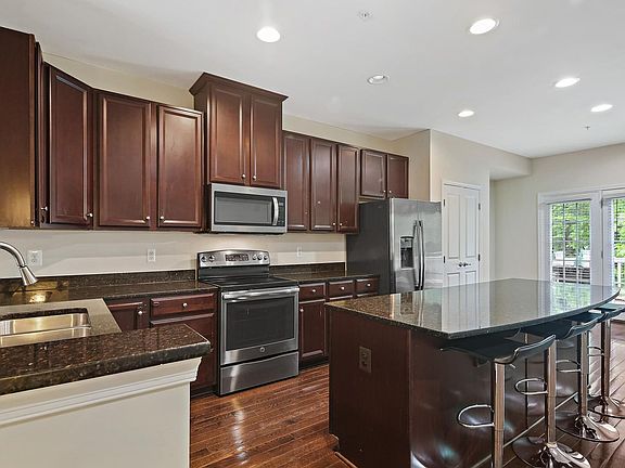 3rd image of 11675 Emerald Green Dr