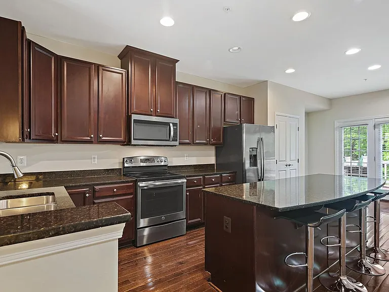 11675 Emerald Green Dr — Photo 3
