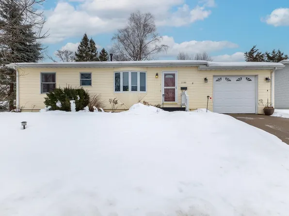 2180 Saint Celia St, Dubuque, IA 52002