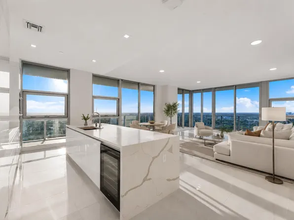 220 Lake Shore Dr, West Palm Beach, FL