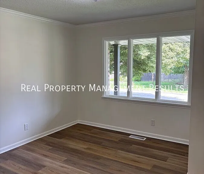 5041 E Sherwood Dr — Photo 9