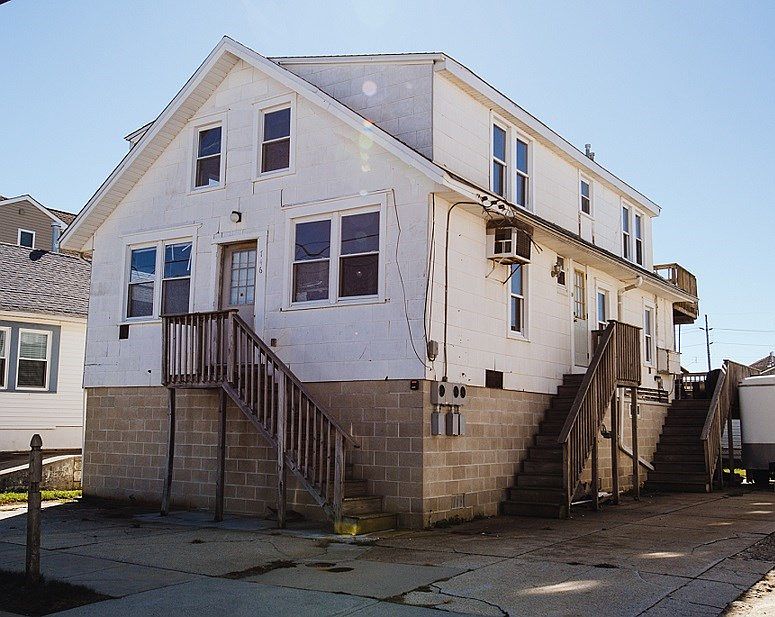 1st image of 746 W Glenwood Ave