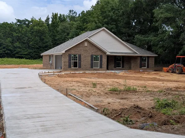 1930 Alpine Dr, Deatsville, AL 36022