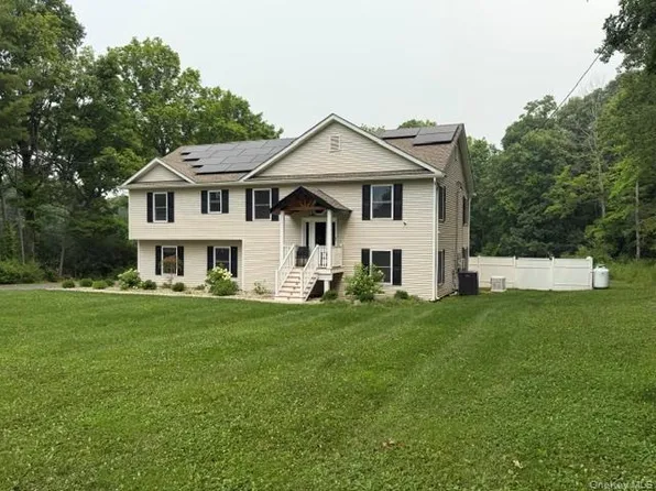 65 Beaver Road, Lagrangeville, NY 12540