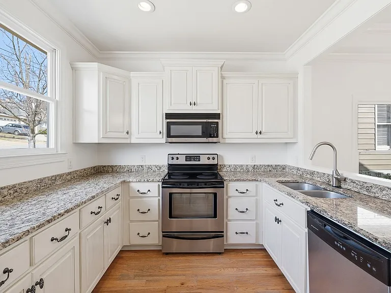 374 Cherry St — Photo 4