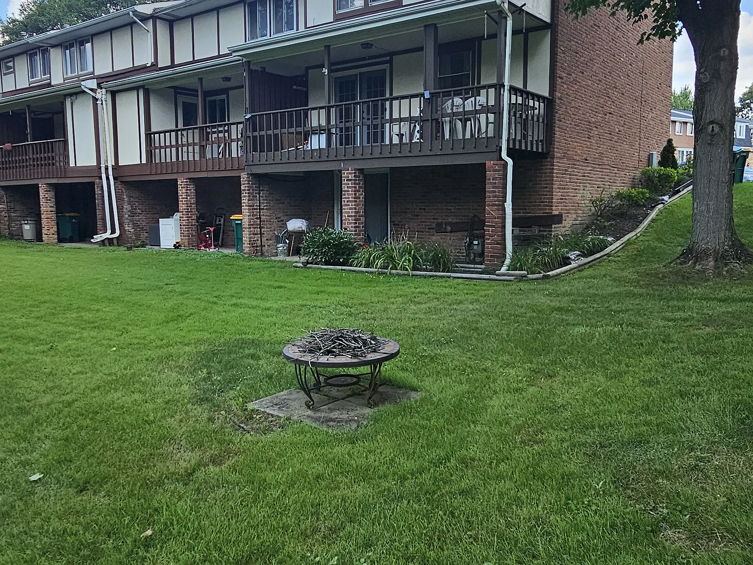 2 bed, 1.5 bath, 1434 sqft, $1,700 — Photo 2