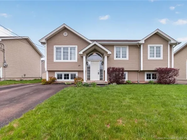 29 Falcon Dr, Moncton, NB E1G 0H8