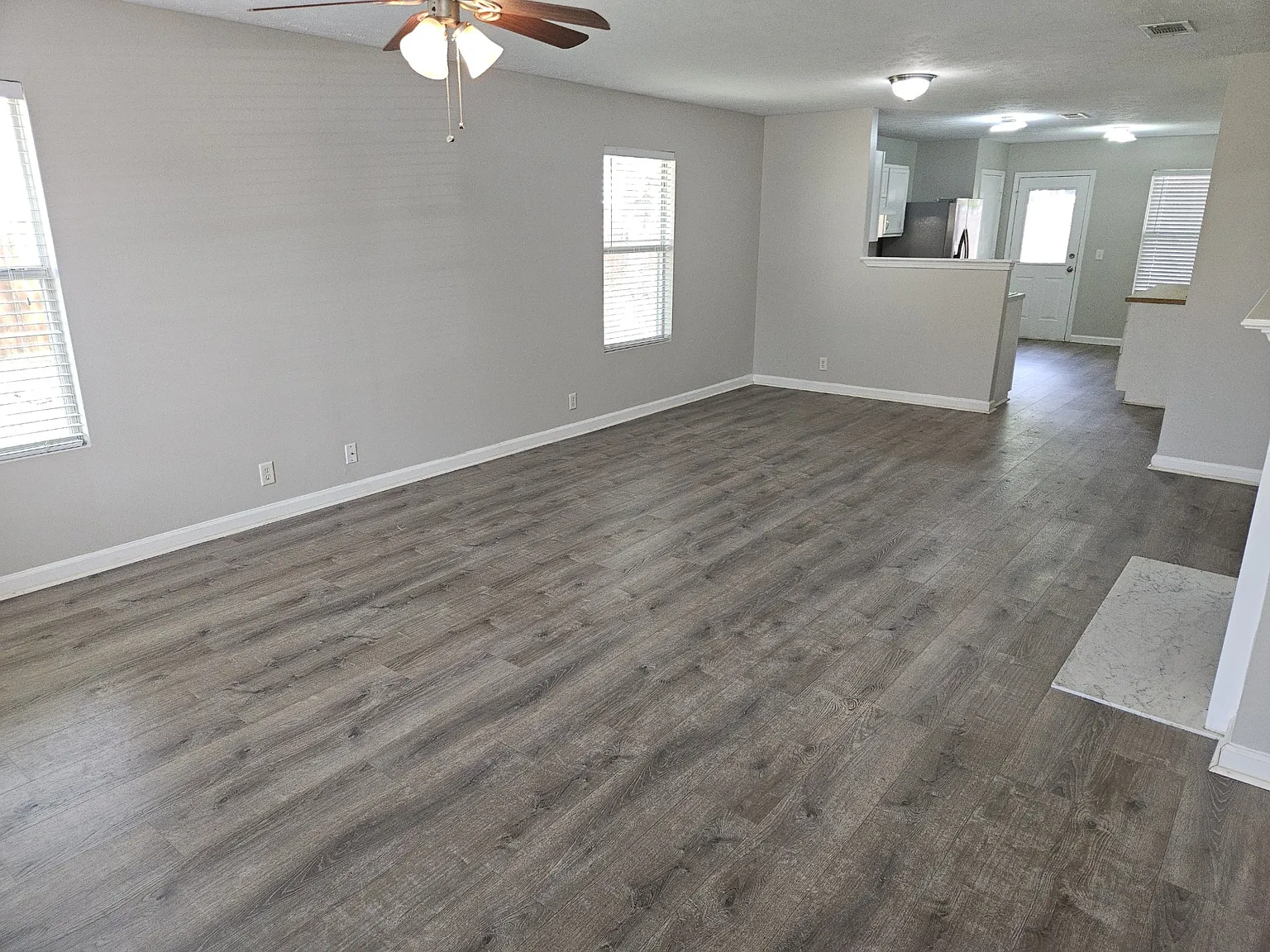 3 bed, 2.0 bath, 1429 sqft, $1,800 — Photo 4