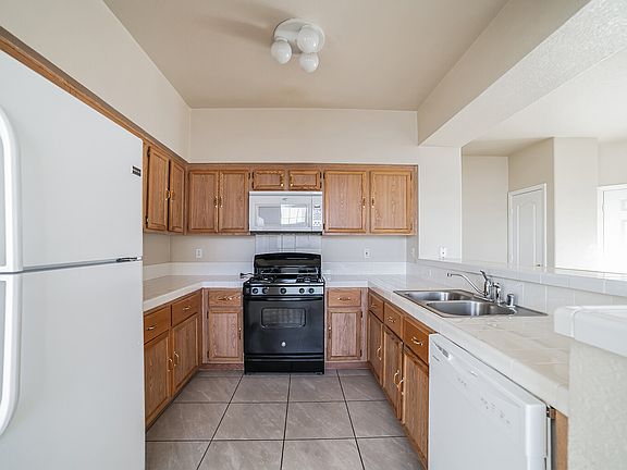 3rd image of 1504 Truett St Unit 104