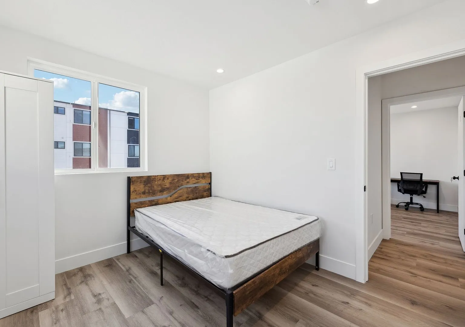 MH 1314 W 35th Pl — Photo 4