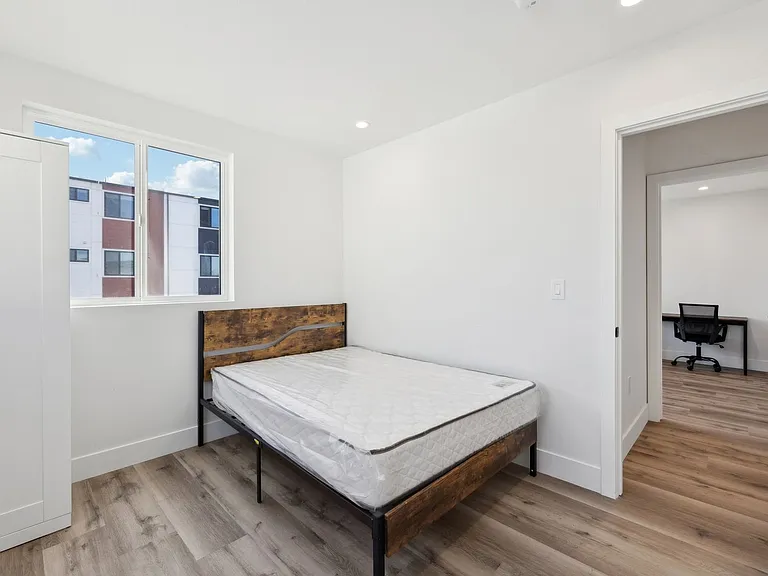 MH 1314 W 35th Pl — Photo 4