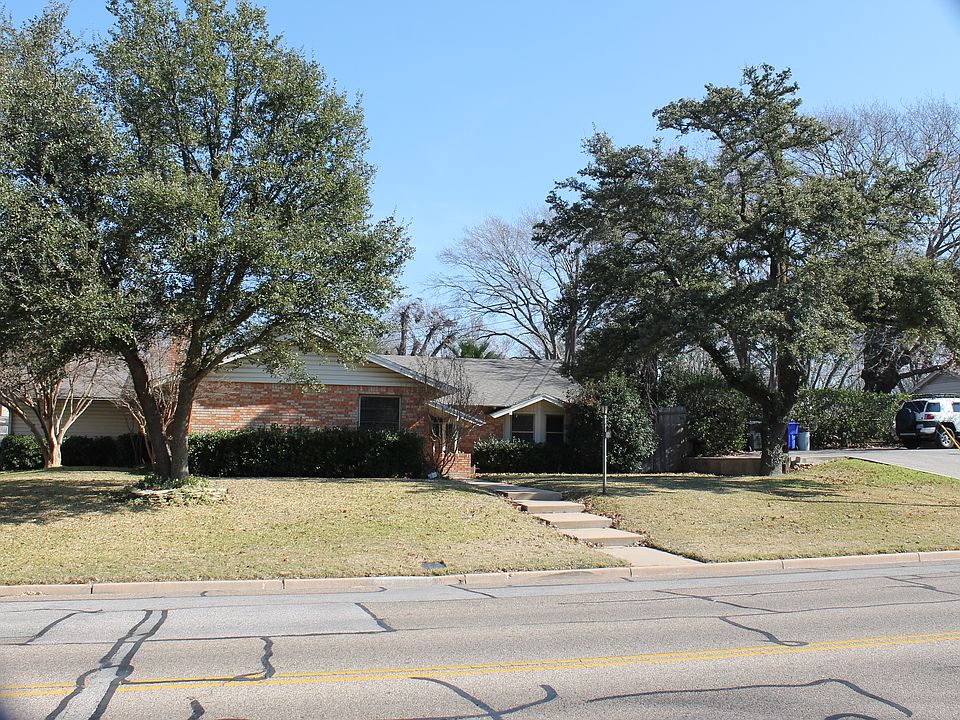 1st image of 2105 Wooded Acres Dr